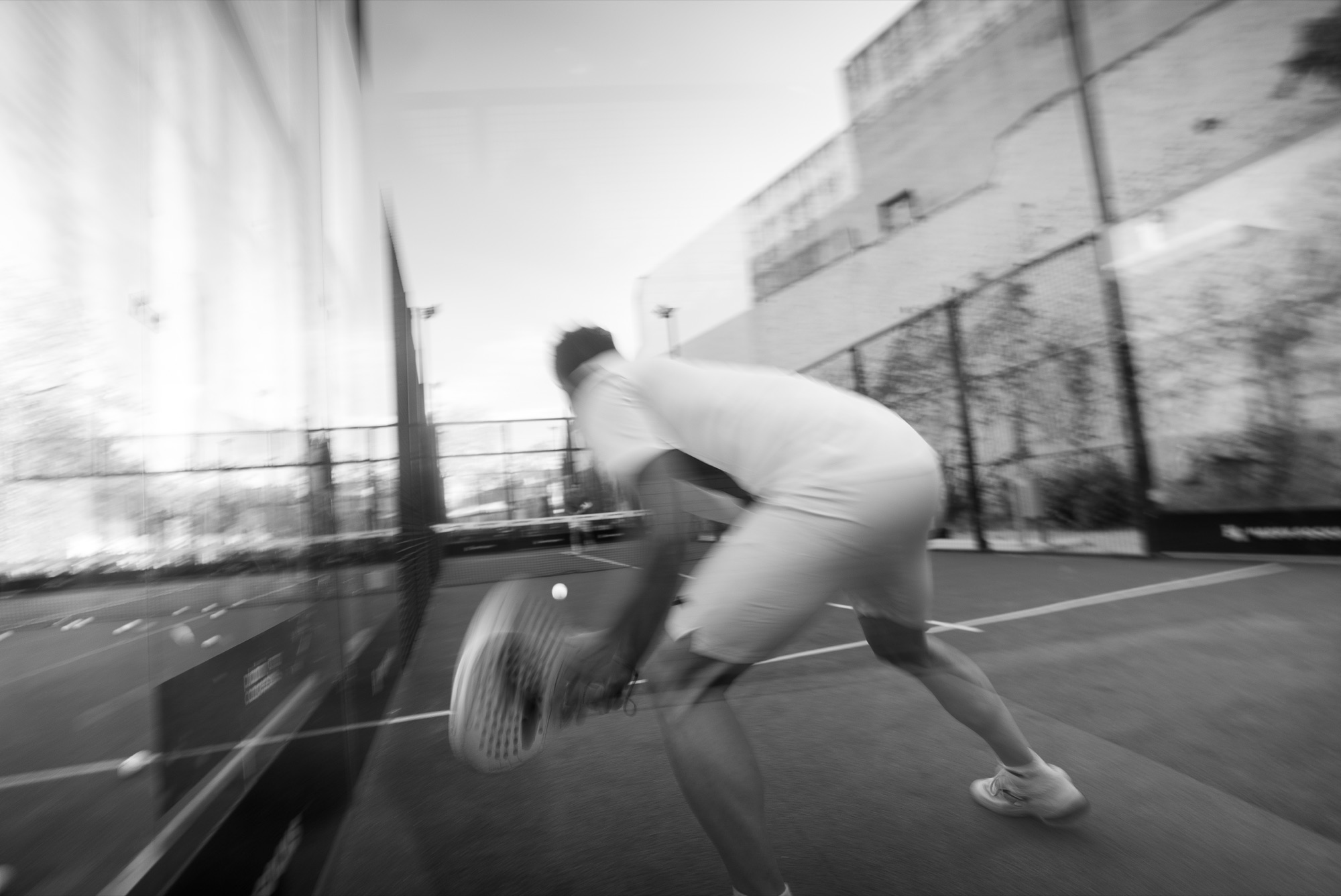 Acción de pádel 1 vs 1 en el test del Open 01 Barcelona — SOLO Padel Tour