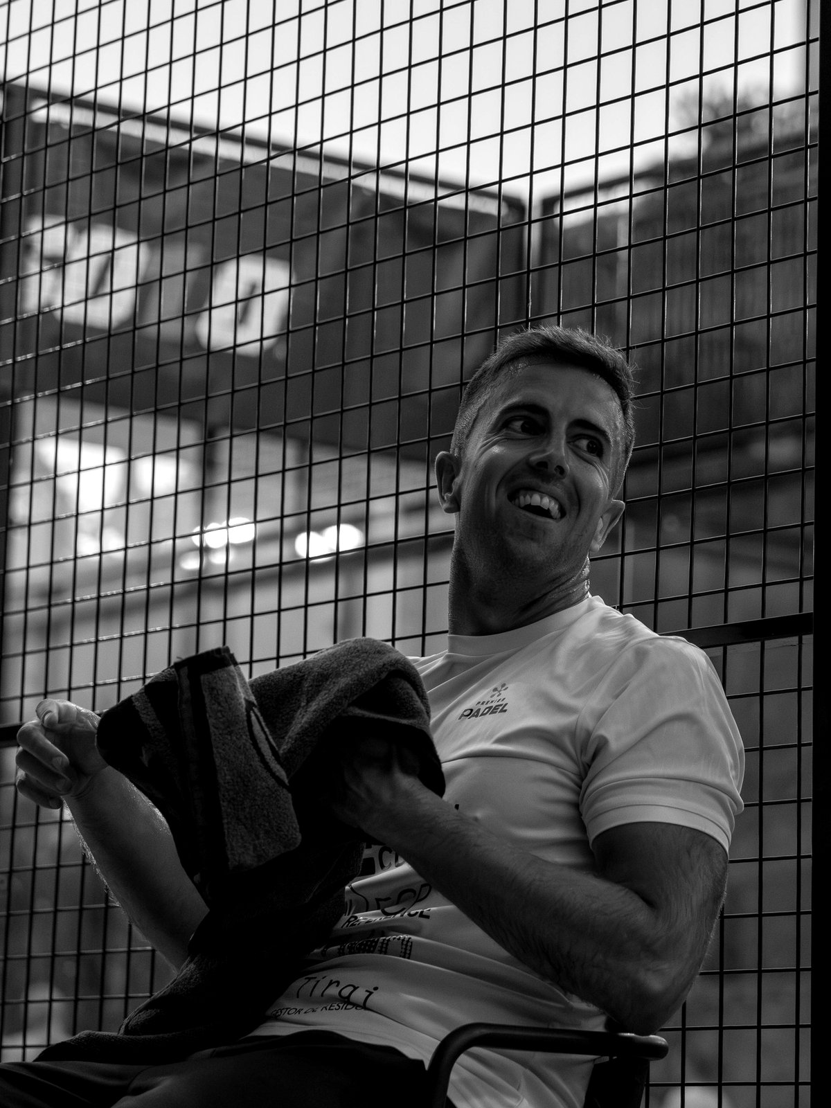 Jugador sonriendo durante el Open 01 Barcelona del SOLO Padel Tour
